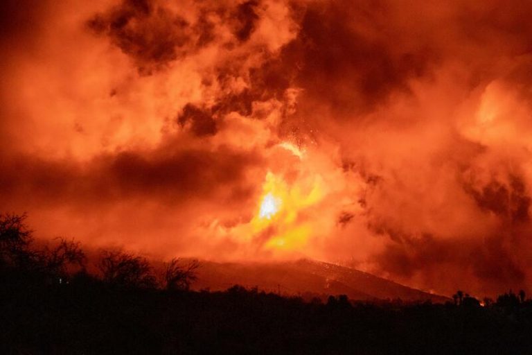 El volcán de La Palma sigue en fase explosiva y las cenizas llegan a La Gomera
