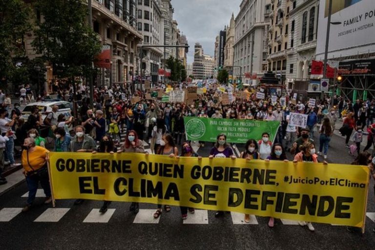 Más de 500 personas en Madrid luchan contra el cambio climático