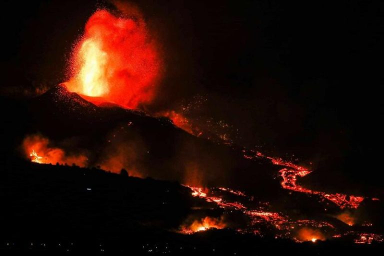 La nueva colada de lava en La Palma discurre por encima de la anterior