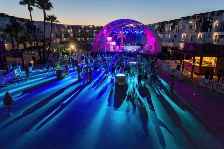 Baleares acuerda reabrir el ocio nocturno