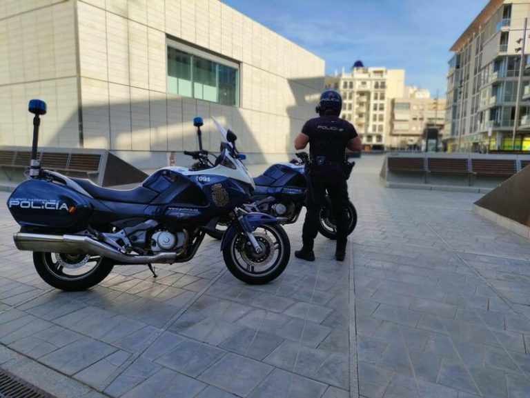 Detenido un menor por delito de odio al golpear a una pareja del mismo sexo en Elche