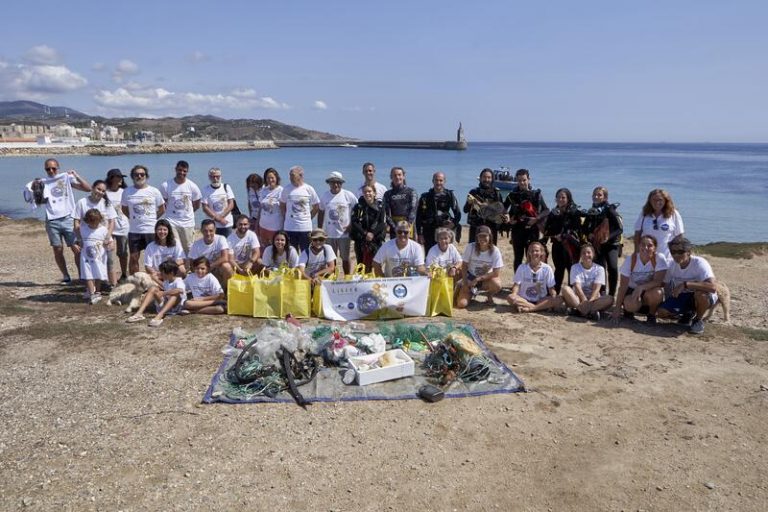 Retiran casi 9.000 kilos de basura del mar de la costa española durante el fin de semana