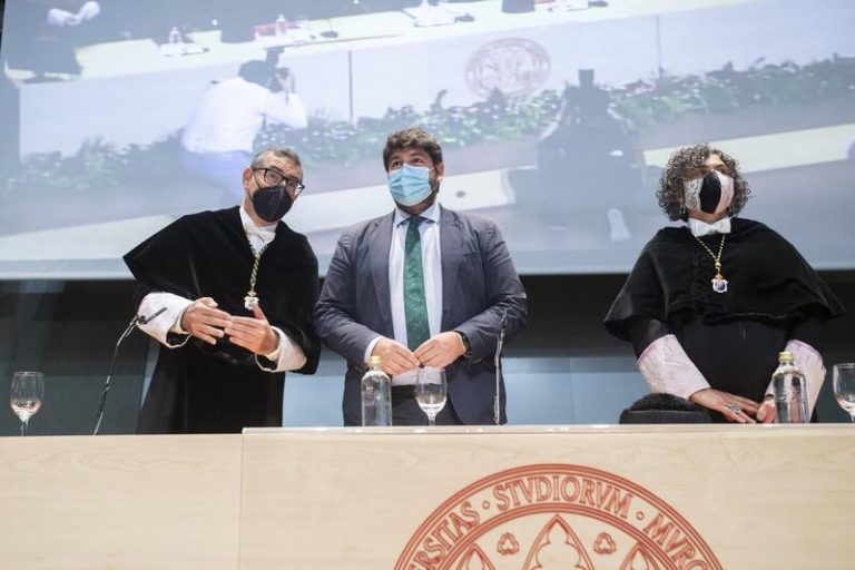 Las universidades públicas de Murcia dispondrán de unidades móviles de vacunación