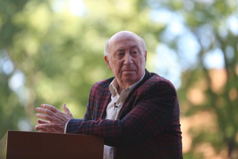 La Universidad de Alcalá investirá doctor 'honoris causa' al arquitecto Peridis