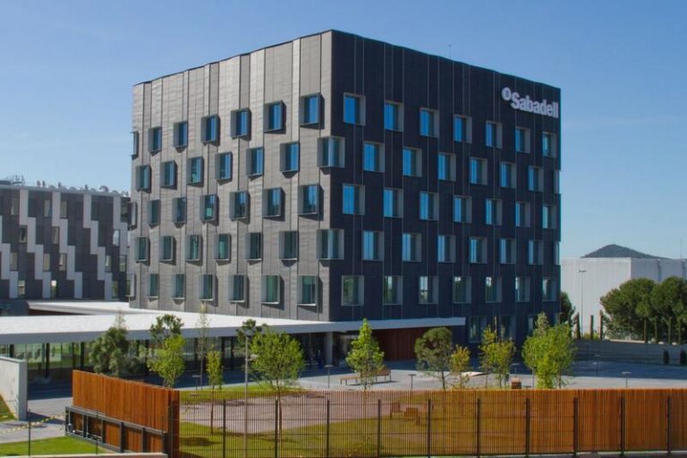 Banco Sabadell valorará una reducción del número de afectados por el ERE