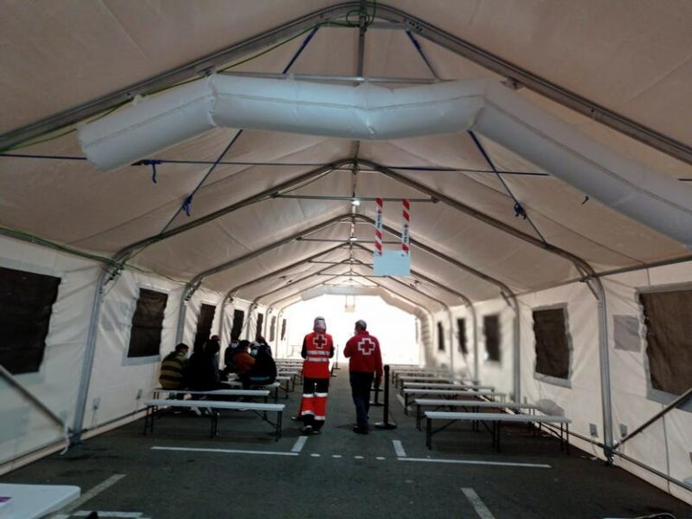 Una nueva patera con 14 personas eleva a 95 los migrantes rescatados en 12 horas en Alicante