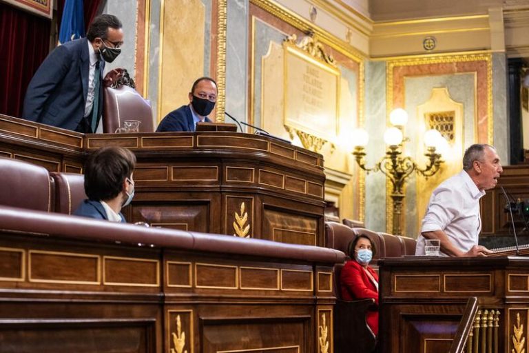 Vox achaca los episodios broncos en el Congreso al vicepresidente del PSOE