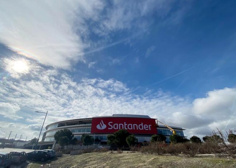 Santander retoma el dividendo mediante un pago en efectivo y una recompra con un 'pay out' del 40%