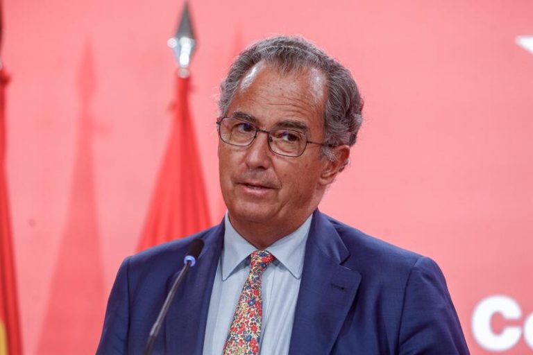 Consejero madrileño respalda las declaraciones de Ayuso sobre el Papa