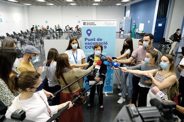 Cataluña inicia el cierre de puntos de vacunación y mantendrá activos 21