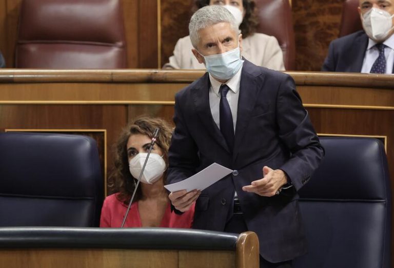 Marlaska defiende que ahora hay más policías en Cataluña y niega que sufran acoso