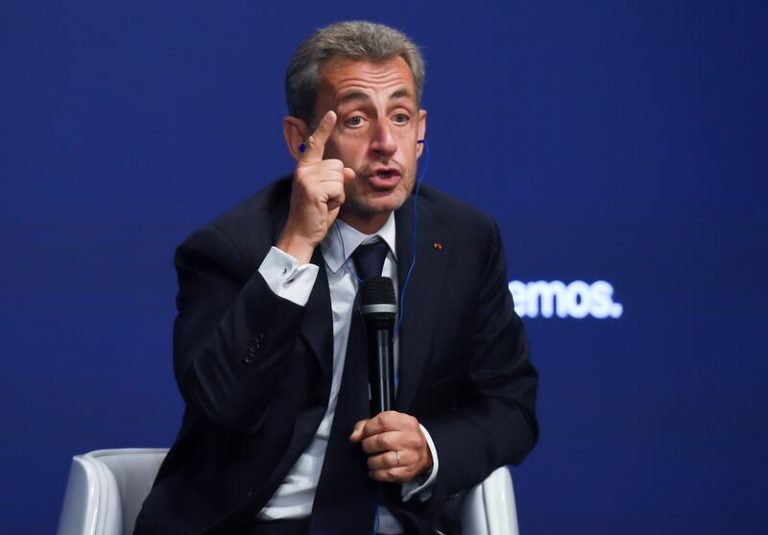 Sarkozy avisa que el separatismo no es solo problema de España