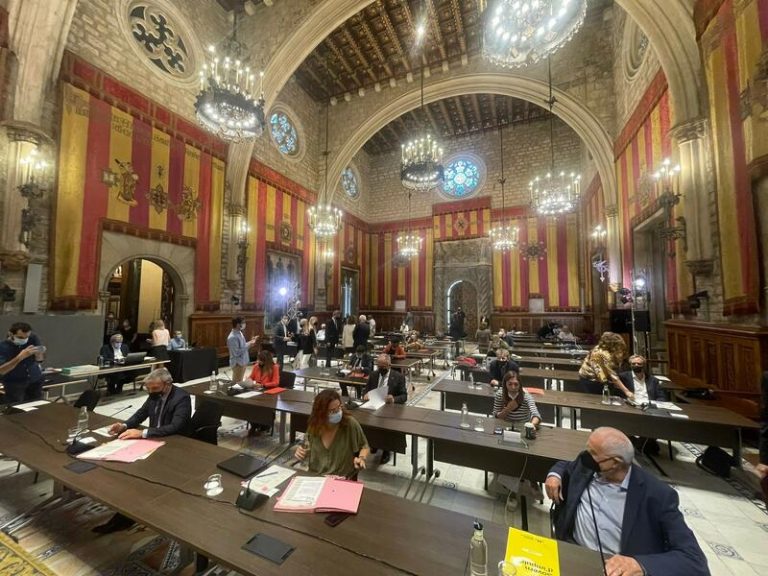 Colau evita ser reprobada por los altercados de la Mercè como pedían ERC y Junts