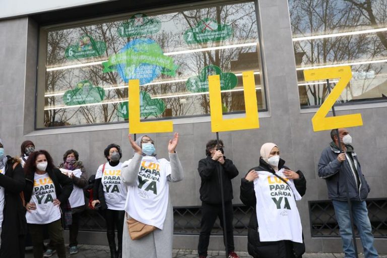 La asociación de mujeres de la Cañada convoca un acto reivindicativo al cumplirse un año sin luz