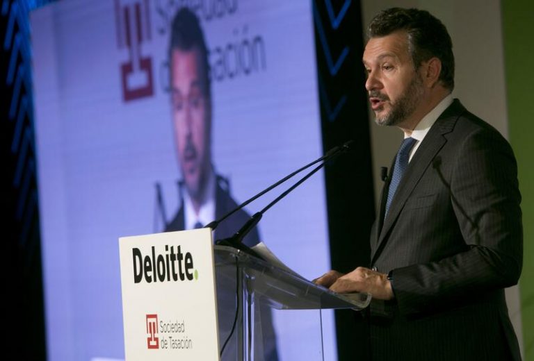 La CNMV defiende que el sector bancario no debe financiar en solitario la transición ecológica