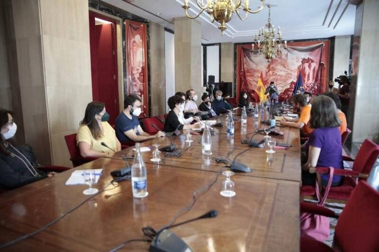 UP y socios del Gobierno registrarán la ley de CCOO, UGT y colectivos que regula alquileres