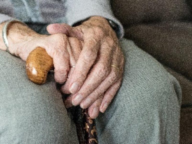 Un total de 22 residencias catalanas presentan casos activos