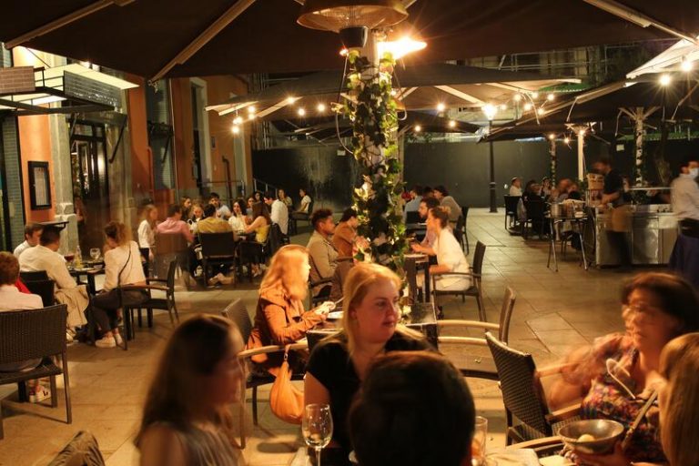 Ayuso anuncia el fin de todas las restricciones de aforo en Madrid desde el lunes