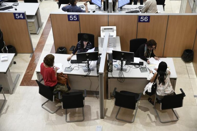 Casi 230.000 empleados públicos de la AGE retoman el trabajo presencial