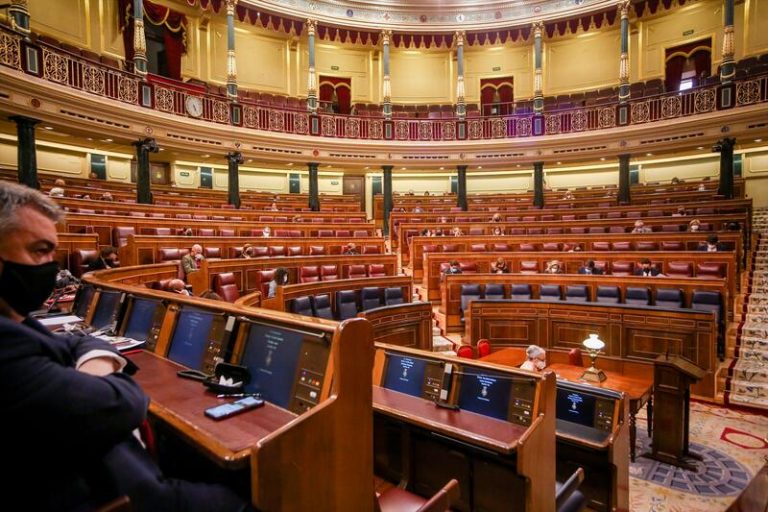 Críticas al PP en el Congreso por defender su reforma de pensiones de 2013