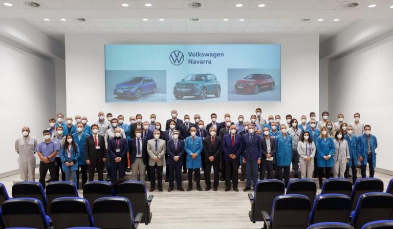 Participantes en la Cumbre de Ingenieros Industriales de España y Portugal visitan Volkswagen Navarra