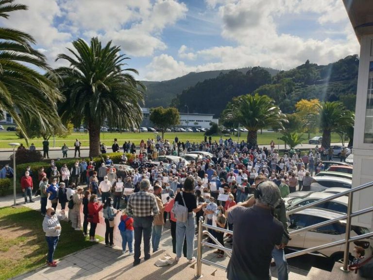 Ganaderos protestan en Viveiro contra los daños del lobo