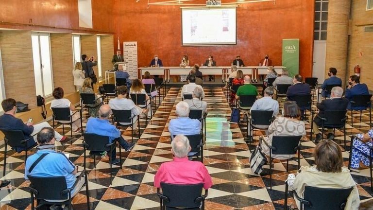 Periodistas y aficionados abogan por una mayor difusión de los toros a través de redes