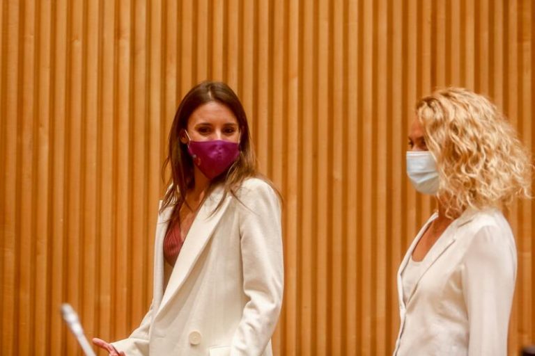 Montero defiende la participación real de la mujer para lograr avances