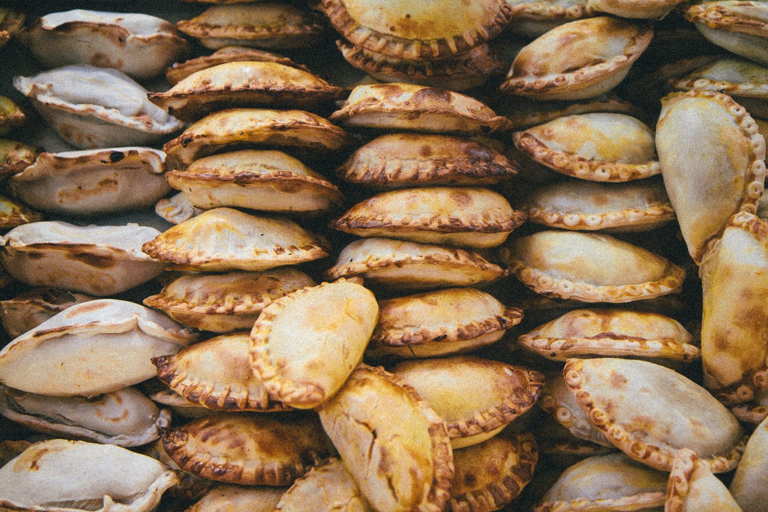 Clásico Argentino, las empanadas para llevar que triunfan en París 37 Madrid