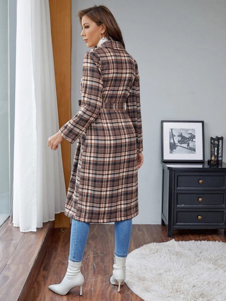 Abrigo de cuadros de cuello con solapa con cinturón