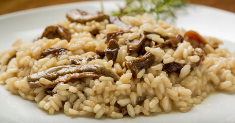 Arroz con champiñones: así puedes prepararlo para disfrutar del otoño