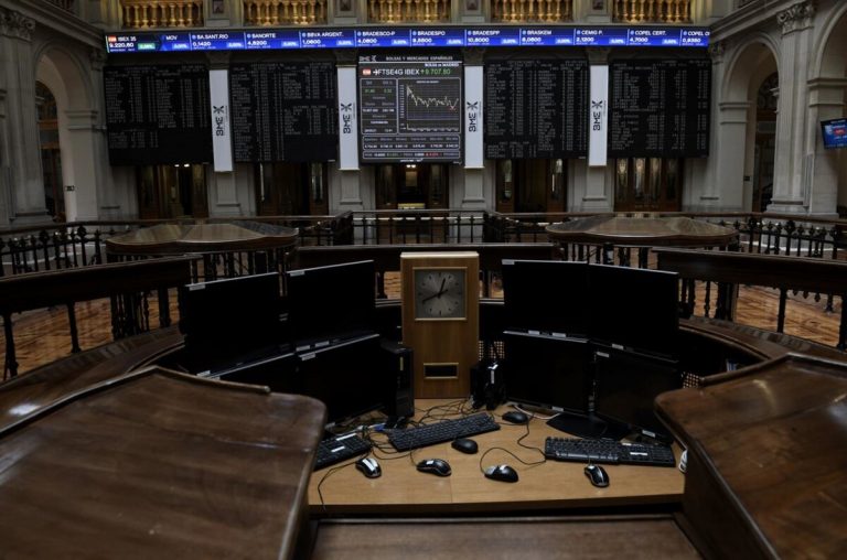 Las compañías energéticas sufren en Bolsa a la espera de las medidas para frenar el precio de la luz