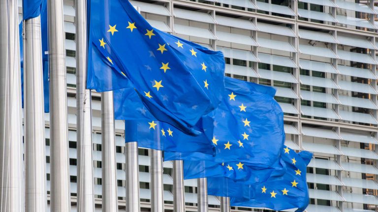 Bruselas emitirá en octubre los primeros bonos verdes del fondo de recuperación