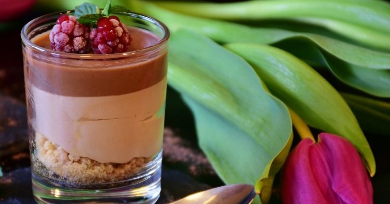 Cómo hacer una mousse de queso y café en un minuto