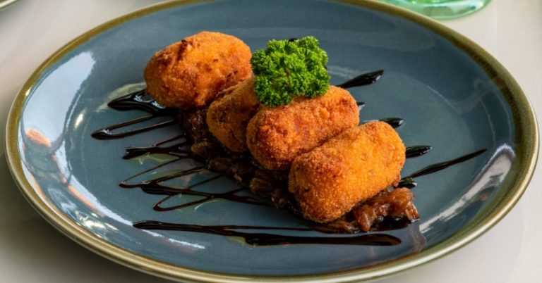 Croquetas: los dos ingredientes que usas y que arruinan el resultado