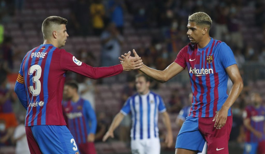 Los cinco centrales que salvarían la precaria situación del Barcelona 35 Defensa Barcelona