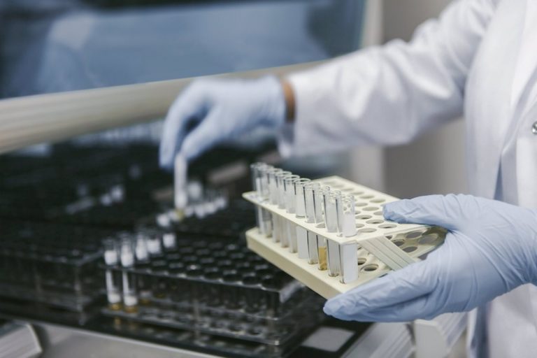 El CSIC trabaja para ensayar la radioterapia basada en protones contra el cáncer