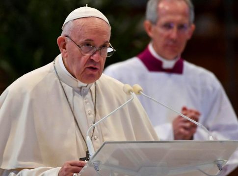El Papa pide a universidades y hospitales católicos rechazar el aborto