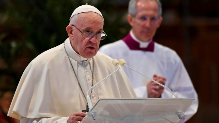 El Papa pide a universidades y hospitales católicos rechazar el aborto