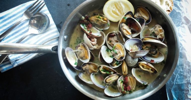 Judías blancas con marisco: cómo prepararlas en una hora