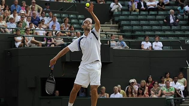 Karlovic saque