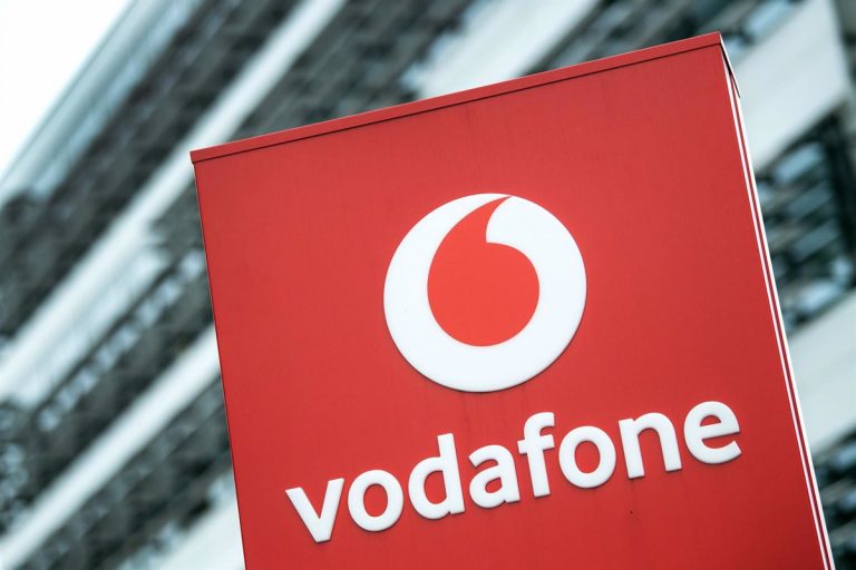 Vodafone y Telefónica se adjudican la red WiFi de la Junta de Andalucía por casi 50 millones