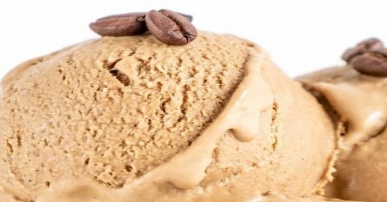 Los cuatro ingredientes con los que harás un helado de café en 10 minutos