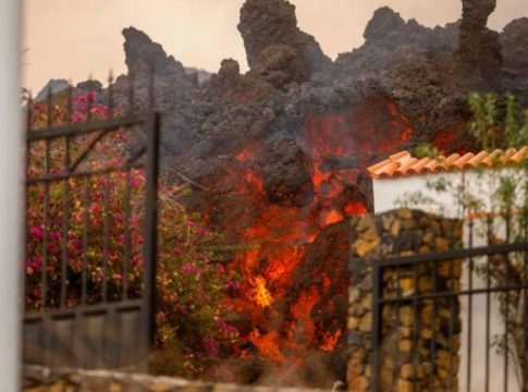 Los desalojos, la otra cara del volcán faltan alojamientos, casas arrasadas y gente que lo ha perdido todo