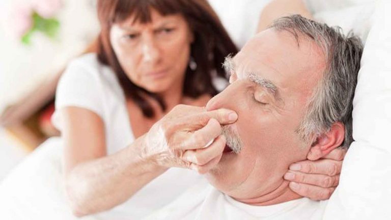 Los motivos por los que debes vigilar los ronquidos de tu pareja