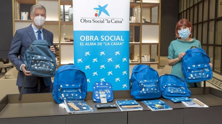 Más de 126.000 alumnos vulnerables reciben material escolar de Fundación La Caixa y CaixaBank