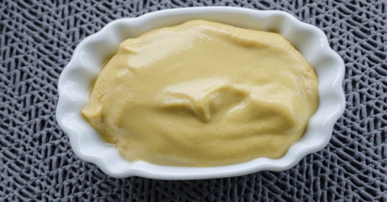 Mostaza y miel: cómo hacer esta salsa para aderezar el pollo o las costillas