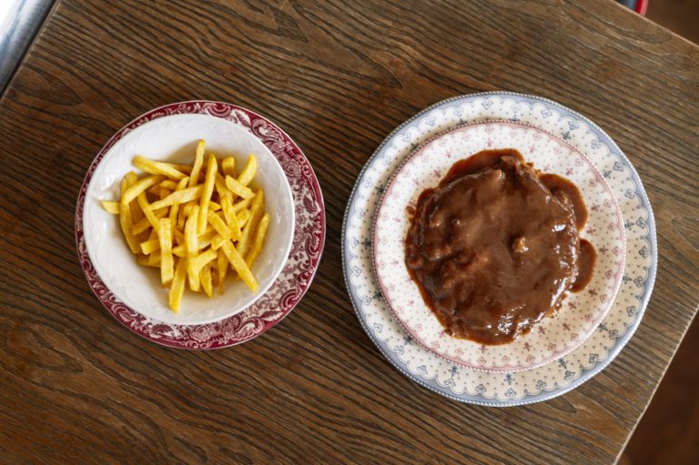 Reinventando un clásico: los mejores restaurantes para comer rabo de toro en Madrid