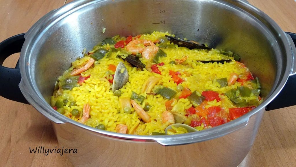 Cómo hacer una paella de escándalo en una olla exprés 5 Paella en olla expres