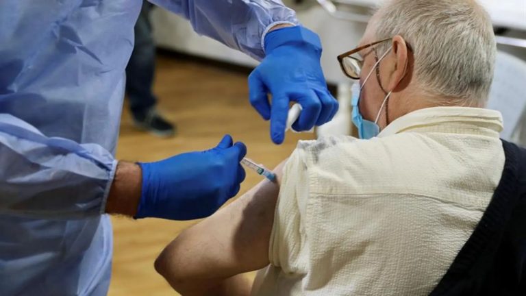 Patronal de Castilla-La Mancha apoya la tercera dosis de la vacuna en residencias